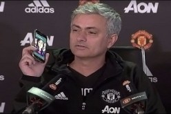 فيديو.. مورينيو يرد على هاتف أحد الصحفيين خلال مؤتمر صحفي