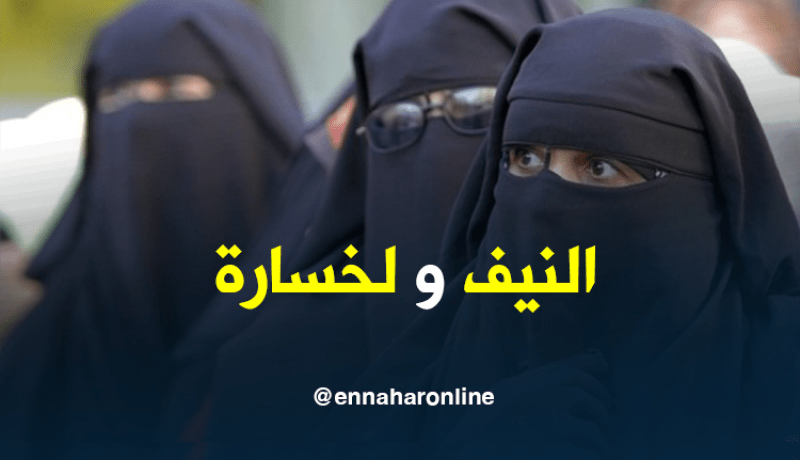 فرنسا تحرم جزائرية محجبة من الجنسية بسبب رفضها مصافحة الرجال !!!