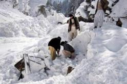 مقتل 14 شخصا جراء وقوع انهيار جليدي شمال باكستان