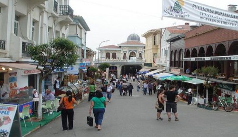 إعلان حظر التجول في 04 أحياء جنوبي تركيا