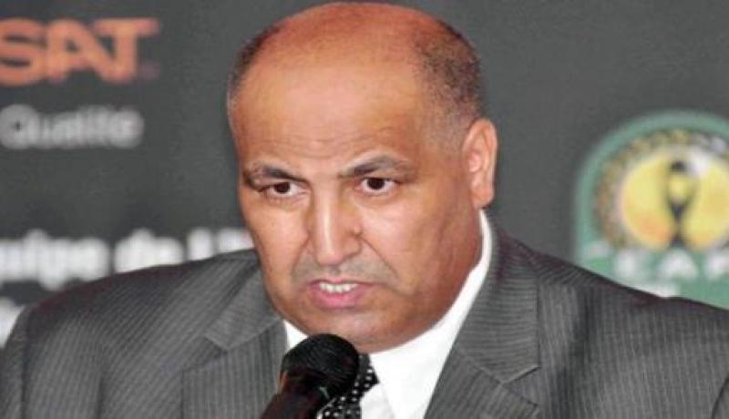 حمـّار في مواجهة عزوف الممولين وتهديدات اللاعبين