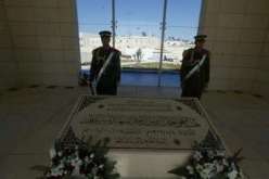 انتهاء عملية اخذ عينات من رفات عرفات