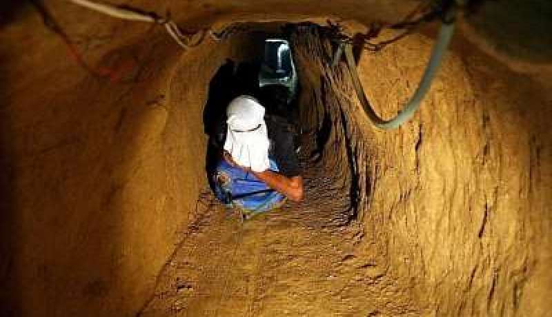 الجيش المصري يسد 120 نفقاً في رفح