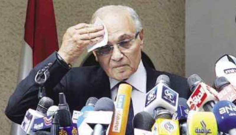 أنباء عن هروب الفريق شفيق من الإمارات إلي لندن