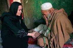 انجيلينا جولي تصاب بمرض مميت بعد جولاتها في افريقيا