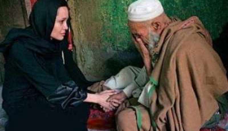 انجيلينا جولي تصاب بمرض مميت بعد جولاتها في افريقيا