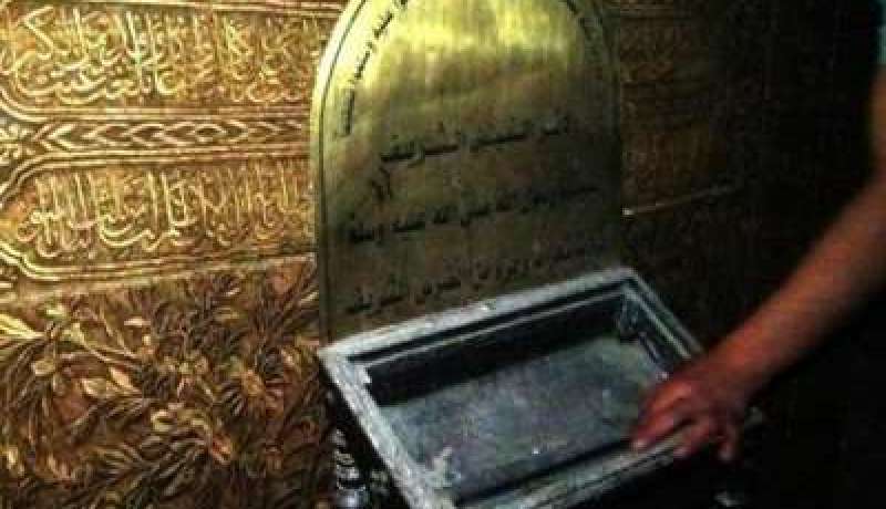 سرقة 3 شعرات وجزء من ضرس الرسول هي احد اسباب معركة الجامع الاموي الكبير