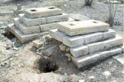 تدفن في الصباح وبفضل حمارين تخرج من قبرها بالليل حية