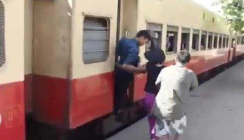 بالفيديو طريقة غريبة لركوب القطار في الفلبين