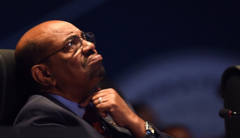 البشير يكشف عن أسماء متورطة معه في قضايا فساد