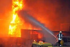 السعودية: حريق خزان للوقود بمحطة توزيع المنتجات البترولية شمال جدة نتيجة عمل إرهابي