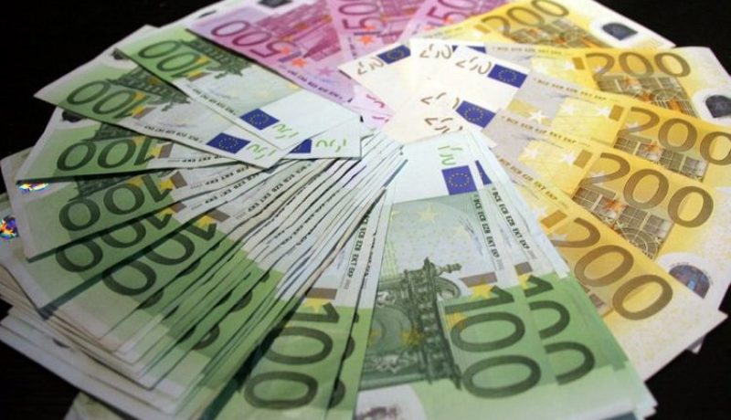 توقيف شخص وحجز أكثر من 6 آلاف أورو بمطار سطيف