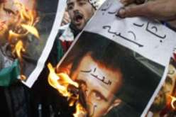 اكثر من 1,2 مليون متظاهر في حماة ودير الزور السوريتين