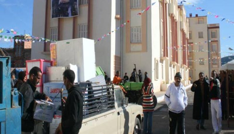 الشروع في إعادة إسكان 1100 عائلة بوهران للقضاء على السكن الهش