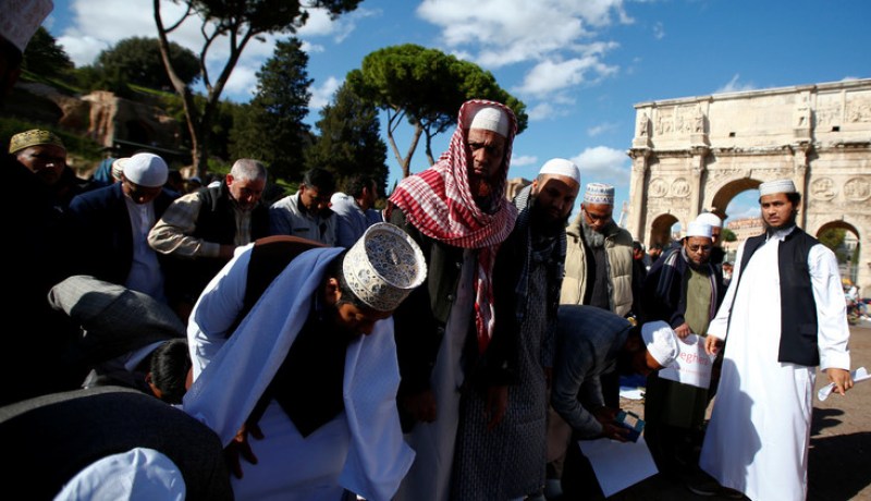 مسلمو إيطاليا يهددون بإقامة صلاة جماعية في الفاتيكان