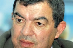 حناشي يهدد بالاستقالة بسبب التحكيم