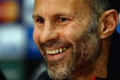 غيغز يحمل شعلة يونايتد موقتا