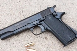 إحباط تهريب مسدس أوتوماتيكي على يد مغترب بإسبانيا في ميناء وهران