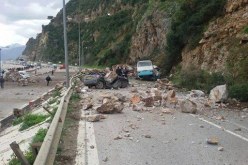 إعادة فتح مقطع من الطريق الوطني رقم 9 بعد الإنهيارالصخري لأوقاس في بجاية