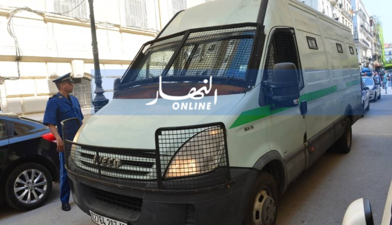 وصول كمال البوشي إلى محكمة سيدي امحمد