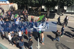 “الفايسبوك”.. يهزم السلطة والمعارضة ويخرج الجزائريين إلى الشارع