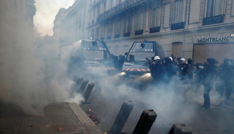 بالصور..إصابة العشرات واعتقال أكثر من 500 شخص في السبت الأسود بفرنسا