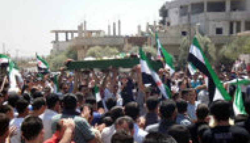 الأمن يهاجم الجنائز وانفجارات بدمشق وحلب