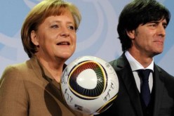 ميركل: “على الفيفا واليويفا مراجعة انتقالات اللاعبين”