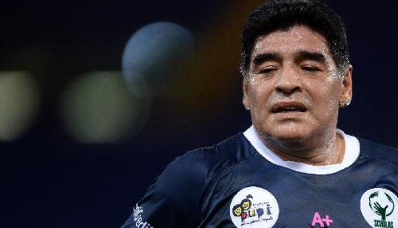 مارادونا: رونالدو وصل الى مستوى ميسي في عام 2014 فقط
