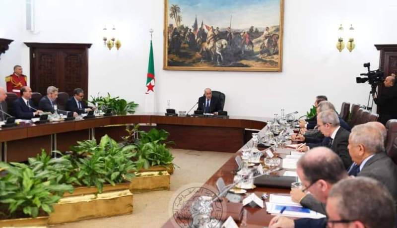 الرئيس تبون يأمر بتدعيم لجنة اليقظة والمتابعة الحالية بوزارة الصحة بلجنة علمية لمتابعة وباء كورونا