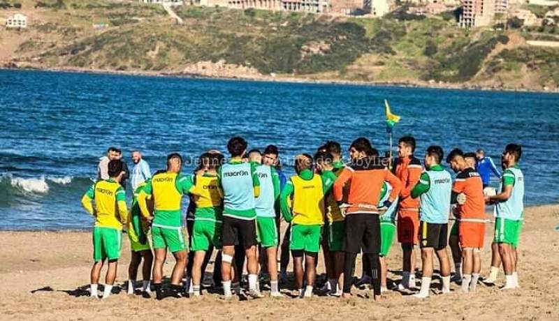 بالصور.. “شبيبة القبائل” تتربص بتيغزيرت تحضيرا لباقي المشوار !!