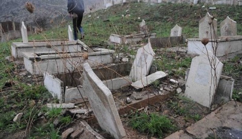 مجهولون ينبشون قبورا ويرمون رفاة في العراء بسكيكدة