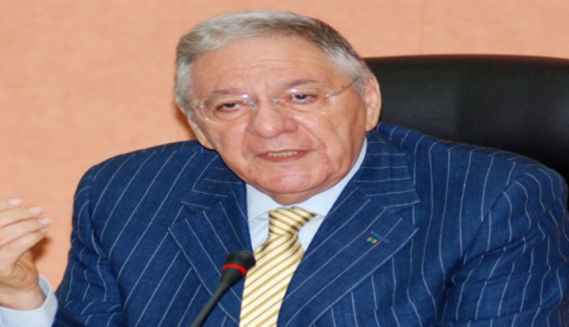 الجزائريون يستنجدون بأمراء الخليج