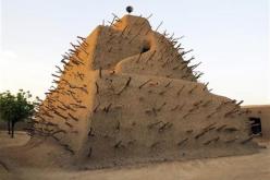 الاسلاميون في مالي يحطمون المزيد من الأضرحة في تمبكتو