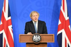 بريطانيا تخفف من إجراءات الحجر الصحي وتعيد فتح المحلات والمطاعم