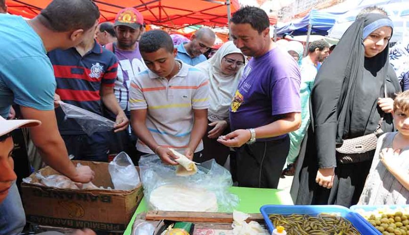 الجزائريون يستقبلون رمضان بـ«دبزة» و«دماغ»