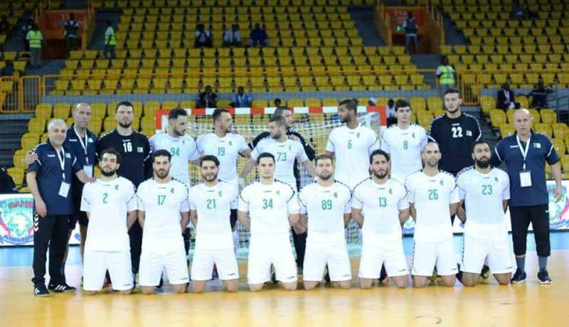 أشبال حيواني على بعد خطوة من المربع الذهبي