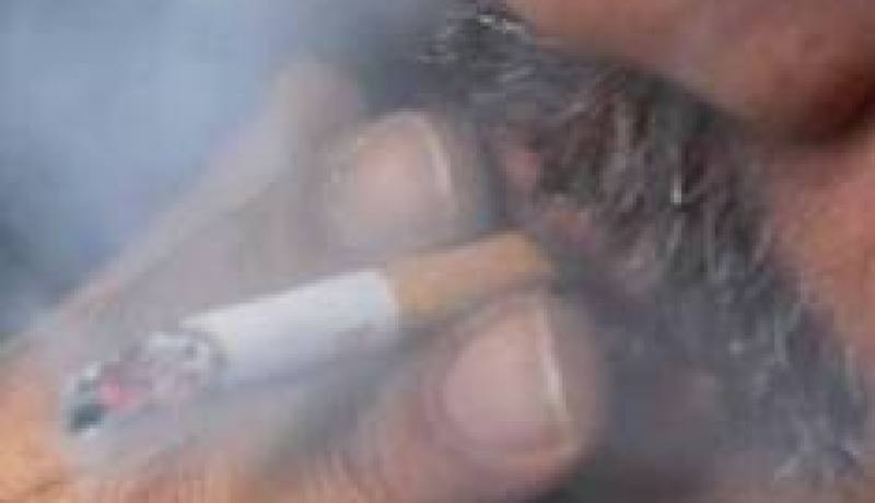 مشروع قرار يعاقب الأولياء على التدخين أمام أطفالهم في لاتفيا