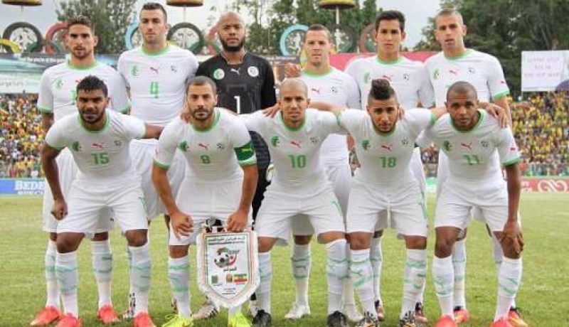 المنتخب الوطني الجزائري بالزي الأبيض في مواجهة كوت ديفوار