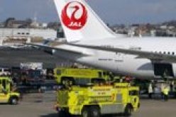 اشتعال النيران في طائرة بوينغ دريملاينر اثر هبوطها
