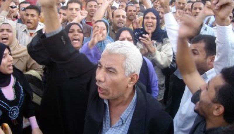 عمال مصر: “مشكلنا زادت بعد الثورة ” والطبقة الشغيلة “مازالت بعيدة عن واضعي الدستور ومرشحي الرئاسة”
