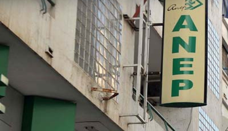 مدير مجمع الوقت والجزائر تي في يتولى رسميا مهام شركة ANEP