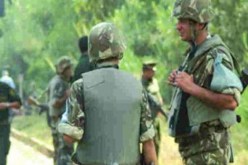 إرهابي يسلم نفسه الى أفراد الجيش الوطني الشعبي بخنشلة