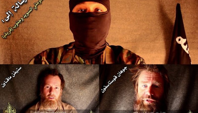 فيديو تنظيم القاعدة تنشر صور الرهينتين السويدي والجنوب افريقي ويرفض فرنسا كوسيط