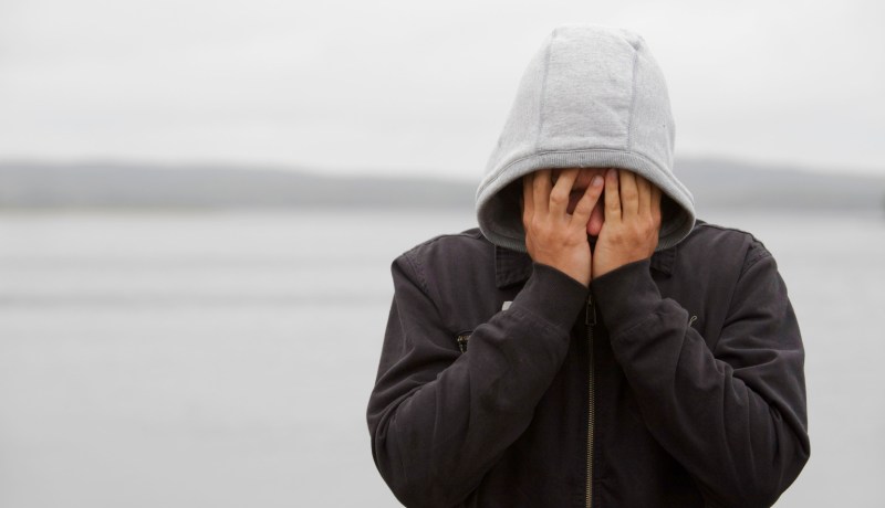 أخشى أن يورطني الزواج فأعيش الحيرة والانزعاج