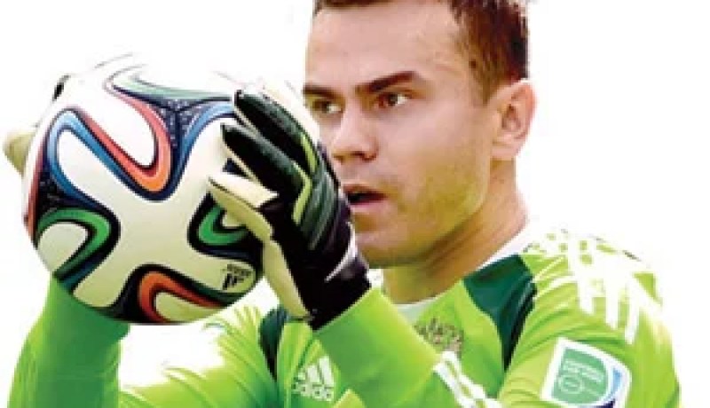 الاتحادية الدولية لكرة القدم تحقق في التشويش على الحارس الروسي “بالليزر”