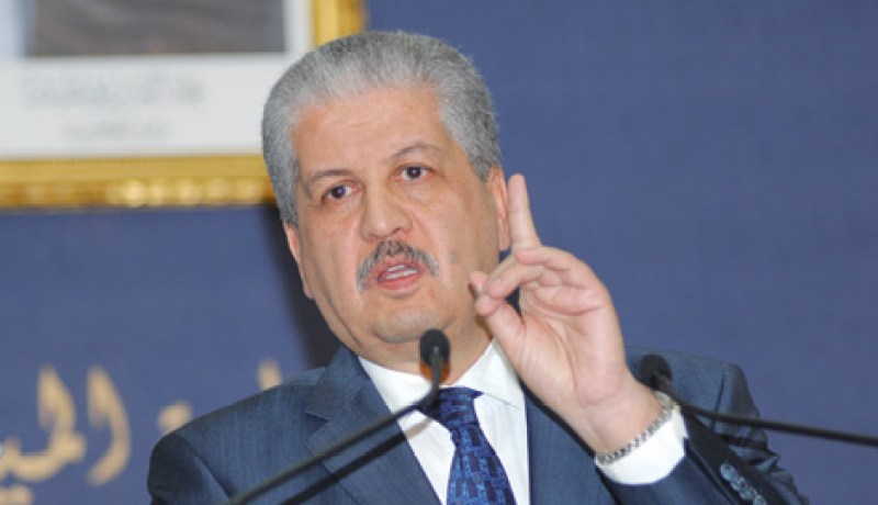 سلال يؤكد استعداد الجزائر لتعزيز التعاون مع تونس