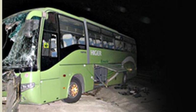 8  جرحى في اصطدام حافلة لنقل المسافرين بسيارة سياحية بقالمة