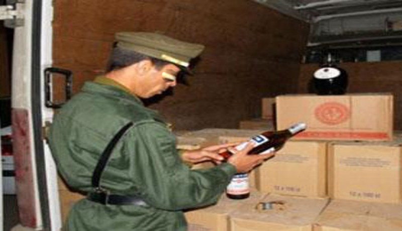 حجز 64 قنينة خمر داخل ملعب كرة يد بالغزوات