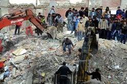 ارتفاع حصيلة ضحايا انهيار عمارة سكنية بالإسكندرية إلى 25 شخصا